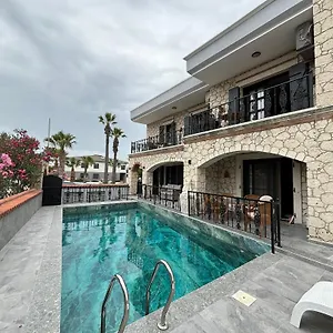 Apart Otel Yalcinkaya Tas, Çeşme