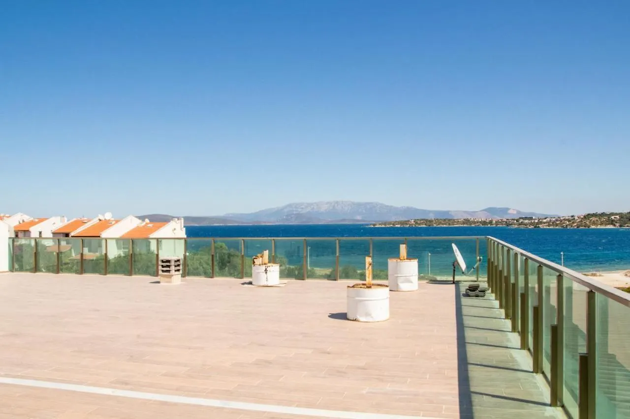 Superb Flat Near Sea With Shared Pool In Cesme 아파트 0*,  터키